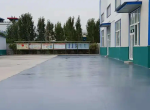 益阳彩色路面喷涂翻新的材料对冬季